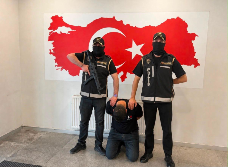 Yeni nesil suç örgütleriyle irtibatlı şüpheli Azerbaycan'da yakalandı