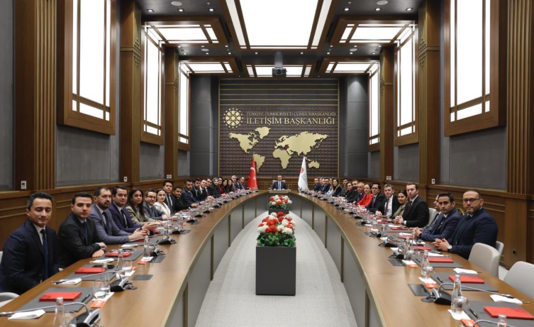 Burhanettin Duran: Gazeteciler tarihin yazılışına tanıklık ediyor