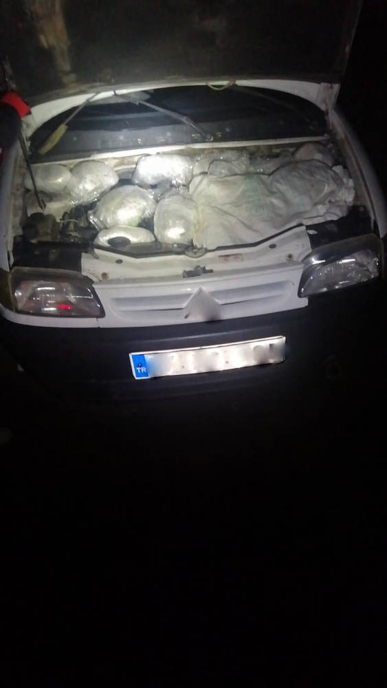 Diyarbakır'da terör örgütünün finans kaynağına operasyon: 1,1 ton esrar ele geçirildi