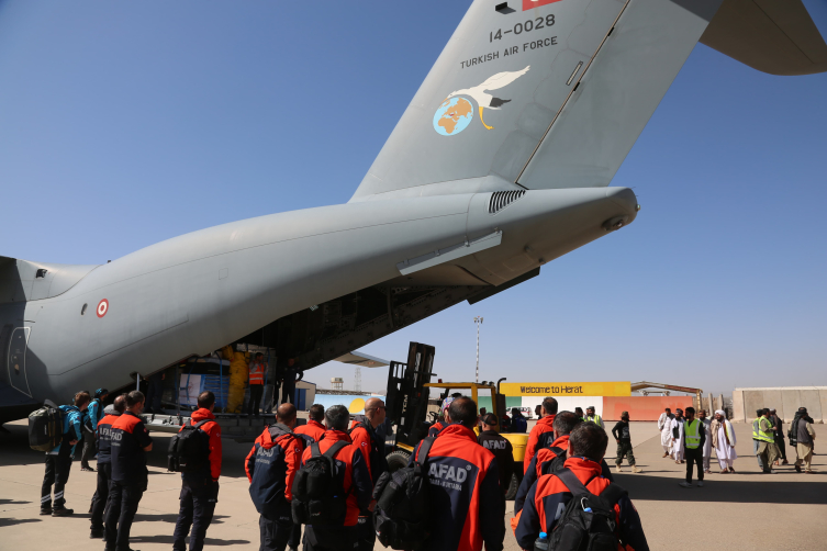 Türkiye'den gönderilen yardımlar Afganistan'a A400 kargo uçağı ile ulaştırıldı. Fotoğraf: AFAD