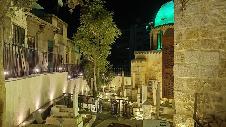 Şam'daki Şeyh Muhyiddin Arabi Camii avlusunda bulunan Türk mezarlığı restore edildi