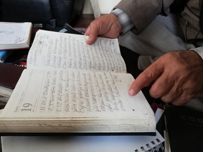 52 yıldır yazdığı günlükleriyle köyün yaşayan tarihi "Mürsel dede"