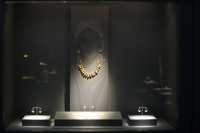 Aşkın yıktığı surların şehri: Troia