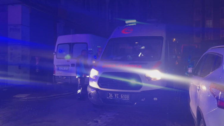 İstanbul'da 14 katlı binada yangın paniği