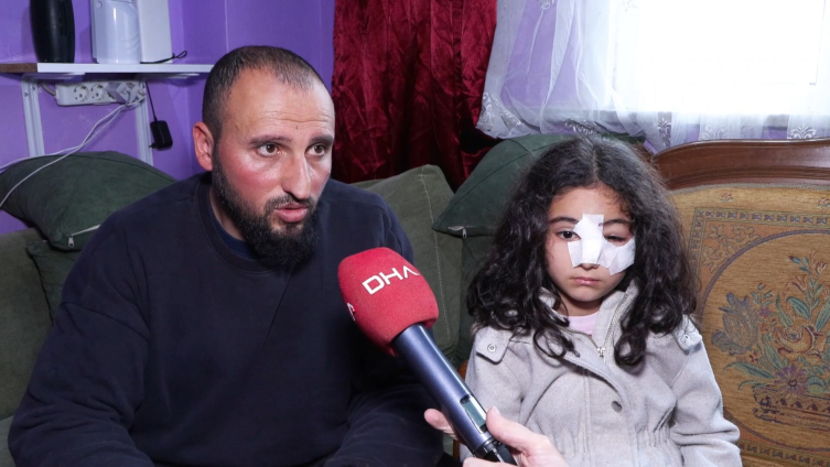 Okuldan eve dönen 6 yaşındaki çocuğa başıboş köpekler saldırdı