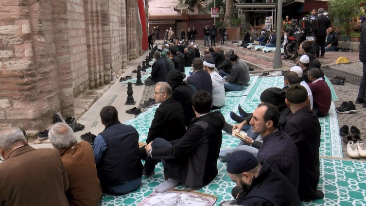 Kariye Camii'nde 79 yıl sonra ilk kez cuma namazı kılındı