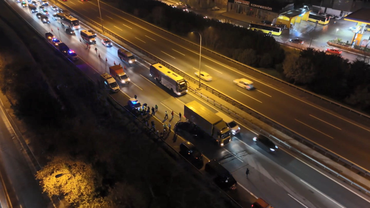 İstanbul’da cipe çarpıp kaçan sürücü zincirleme kazaya neden oldu