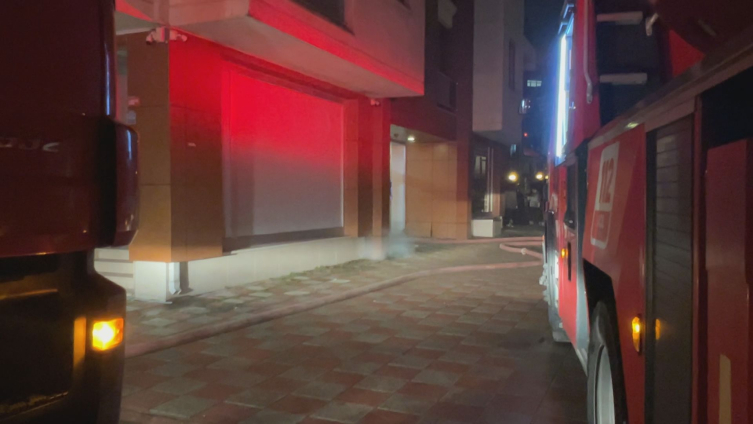 Yanan elektrikli otomobil 4 araca daha zarar verdi