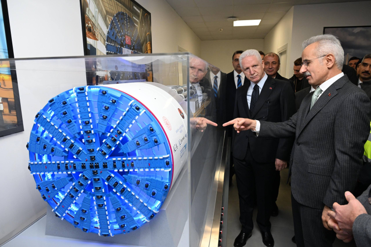 Bakan Uraloğlu'ndan İstanbul'a müjde: Seyahat süresi 35 dakikadan 5 dakikaya inecek