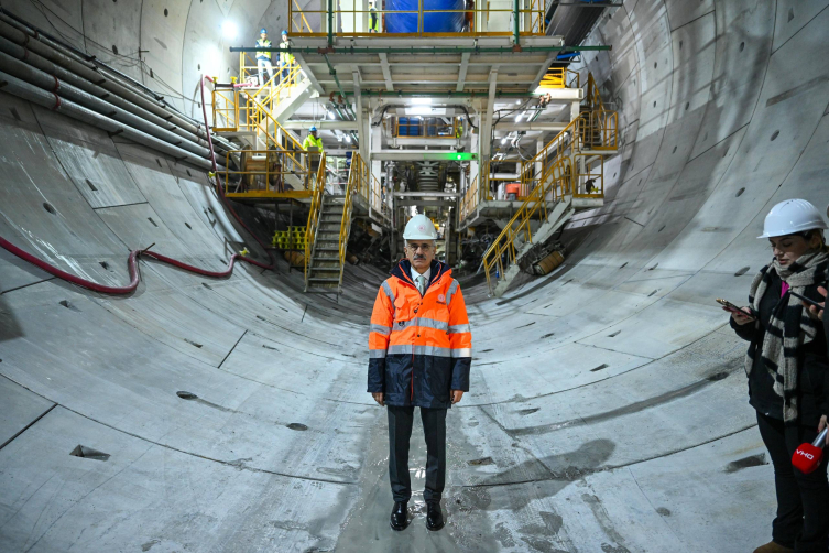 Bakan Uraloğlu'ndan İstanbul'a müjde: Seyahat süresi 35 dakikadan 5 dakikaya inecek