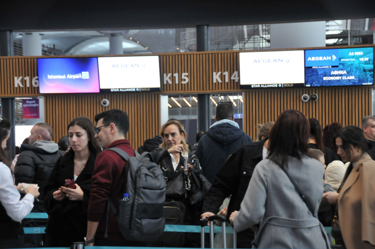 Havalimanlarında tatil yoğunluğu başladı