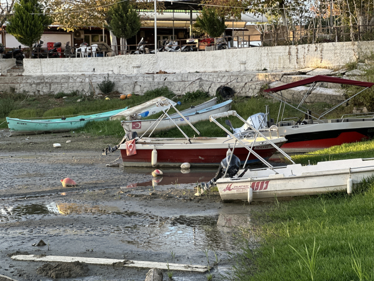 İznik Gölü'nde çekilme 350 metreye ulaştı