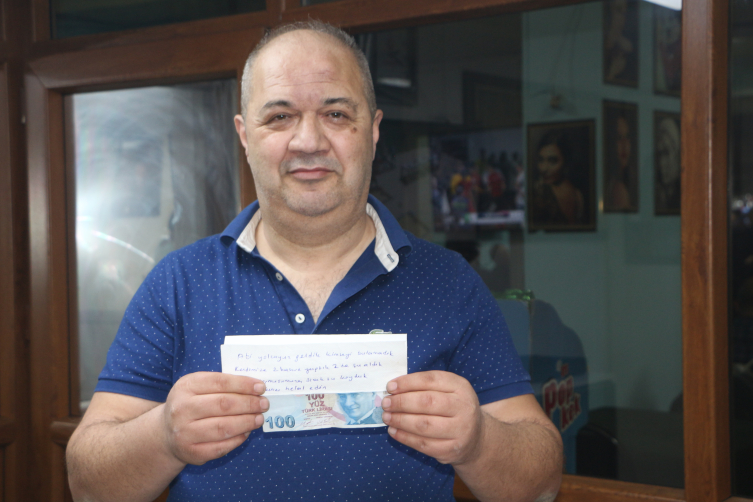 Tokat'ta kahve içtikleri dükkana helallik notu ve 100 lira bıraktılar