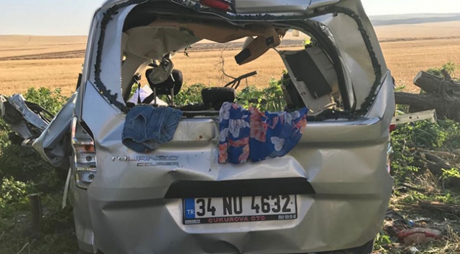Konya'da hafif ticari araç ağaca çarptı: 3 ölü