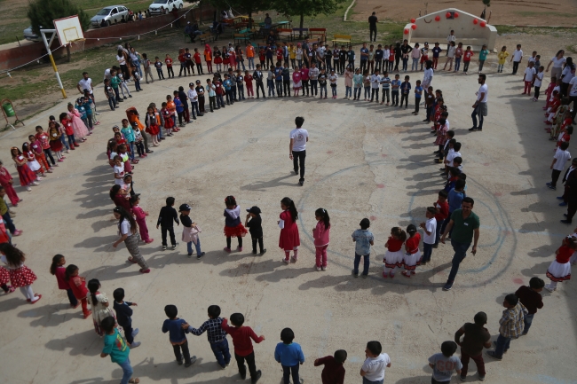 Köy öğretmenleriyle el ele