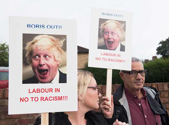 Boris Johnson seçim bölgesinde protesto edildi