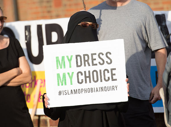 Boris Johnson seçim bölgesinde protesto edildi