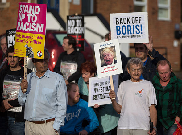 Boris Johnson seçim bölgesinde protesto edildi
