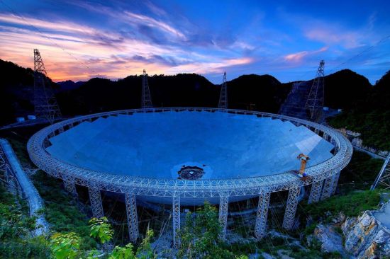 Dünyanın en büyük radyo teleskobunu faaliyete geçirildi