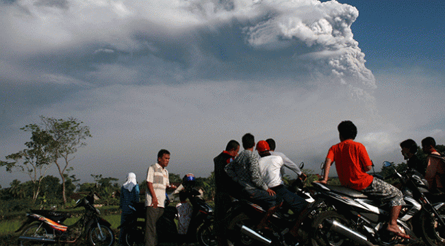 Endonezya'da Merapi Yanardağı alarmı