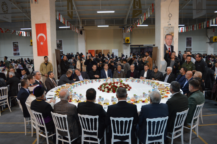 Mardin'de farklı dinlerin temsilcileri iftar sofrasında buluştu