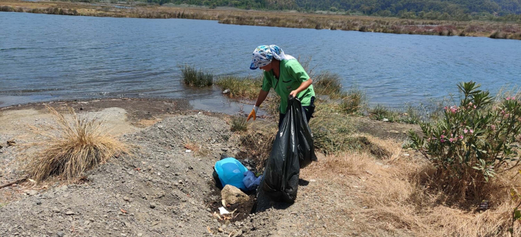 Tatilcilerin akın ettiği Marmaris'te 3 bin ton çöp toplandı