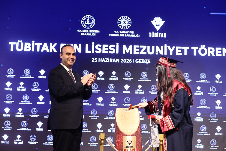 TÜBİTAK Fen Lisesi ilk mezunlarını verdi