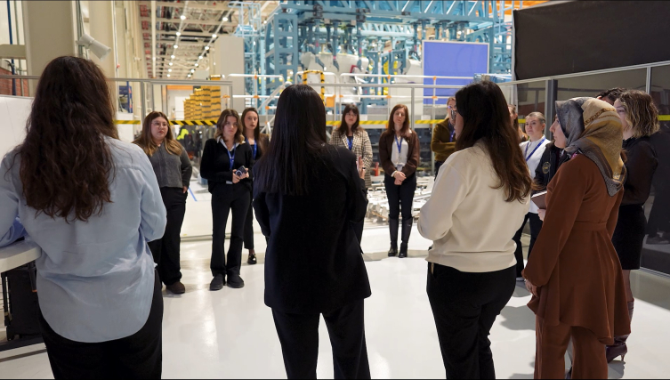 Türk kadınından Milli Muharip Uçak KAAN'a imza