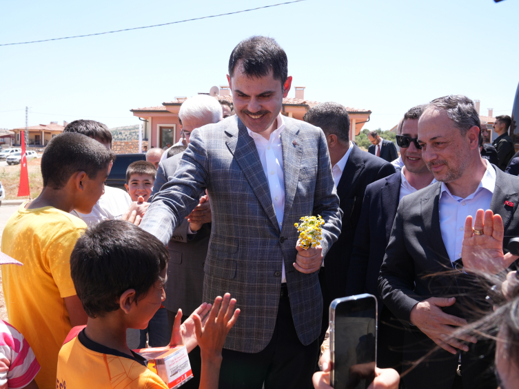 Bakan Kurum'dan milli maç öncesi Zey Köyü'nden anlamlı paylaşım