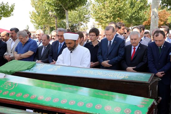 AK Parti'li Taciser İçyer son yolculuğuna uğurlandı