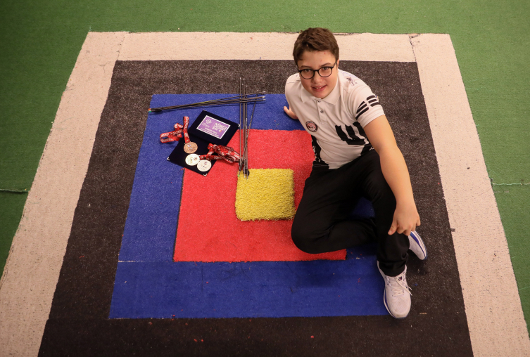 Oyuncak ok ve yay ile başladı, 2 kez dünya ikincisi oldu