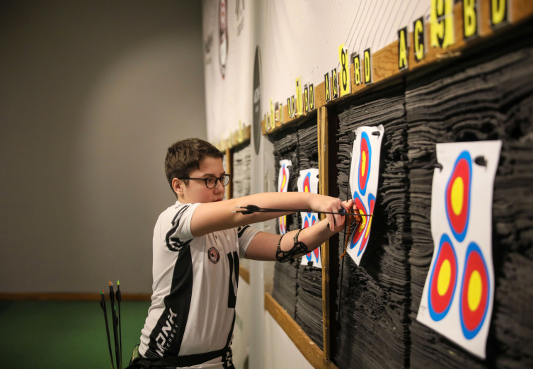 Oyuncak ok ve yay ile başladı, 2 kez dünya ikincisi oldu
