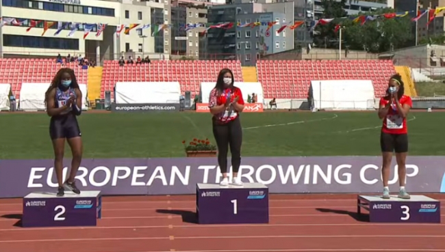 Eşref Apak ve Özlem Becerek'ten altın madalya