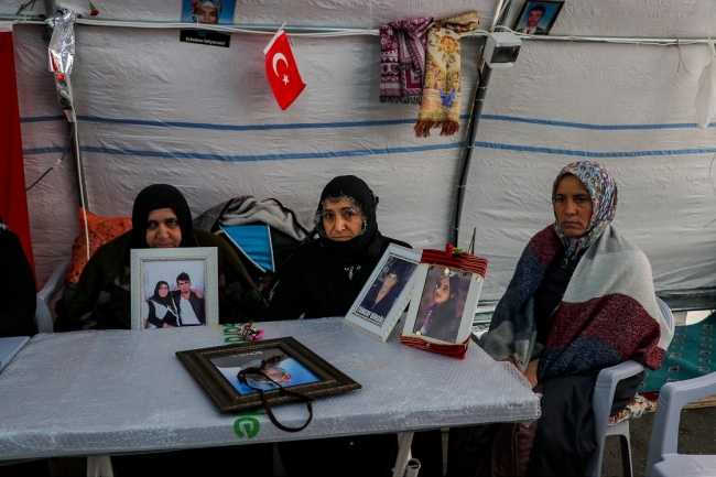 Sanatçılardan Diyarbakır annelerine destek