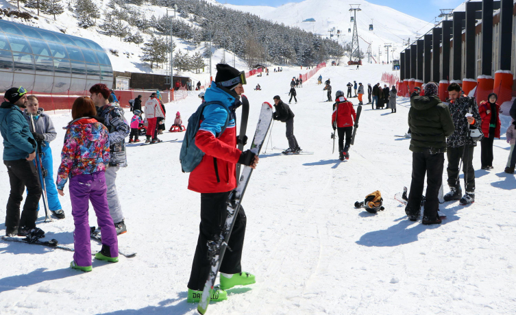 Palandöken'de kayak sezonu nisana uzadı