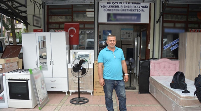 Güneş paneli kurarak elektrik faturasından kurtuldu