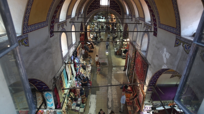 Kapalıçarşı’nın yıpranan çatısı 800 bin kiremitle yenilendi