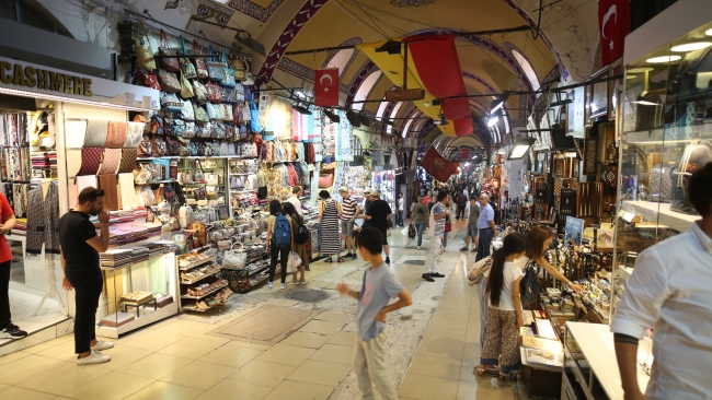 Kapalıçarşı’nın yıpranan çatısı 800 bin kiremitle yenilendi