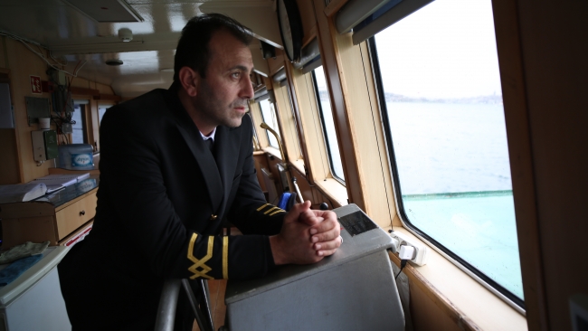 Ekrem Özçelik, Boğaz'ın "en yakışıklı" vapuru "Barış Manço"nun 21 yıllık kaptanı