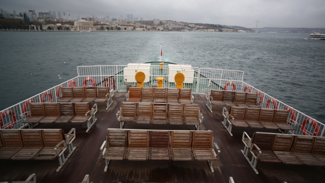 Ekrem Özçelik, Boğaz'ın "en yakışıklı" vapuru "Barış Manço"nun 21 yıllık kaptanı