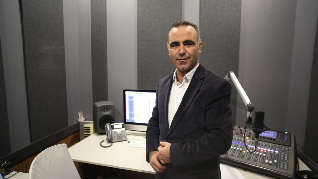 Trafik ışıklarındaki sesiyle İstanbullu yayaları yönlendiriyor