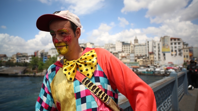 İstanbul sokaklarına renk çocukların neşesine neşe katıyorlar