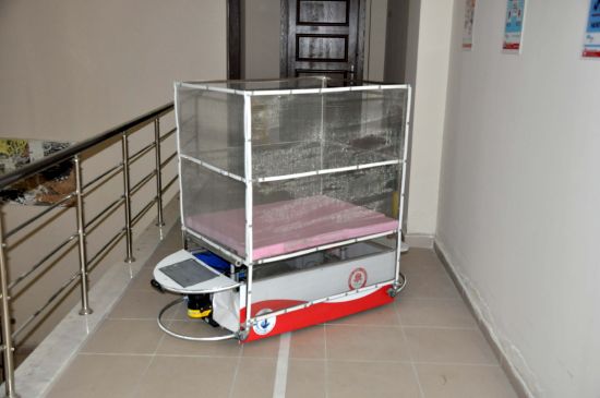 Hasta yemeklerini artık robotlar taşıyacak