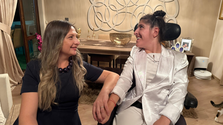 Serebral palsili üçüzlerin engel tanımayan azmi