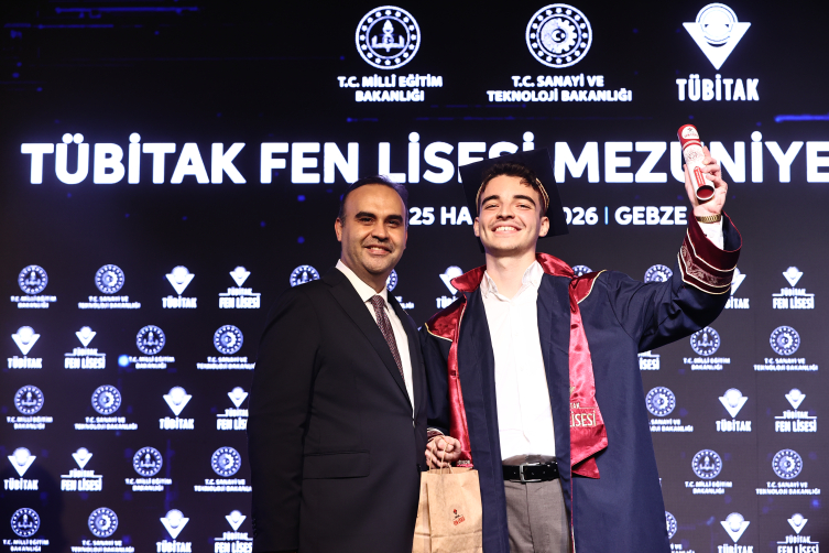 TÜBİTAK Fen Lisesi ilk mezunlarını verdi
