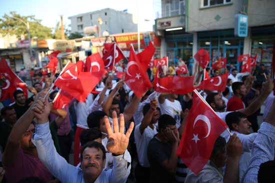 Suruç'ta Türk bayraklarıyla PKK terörüne tepki
