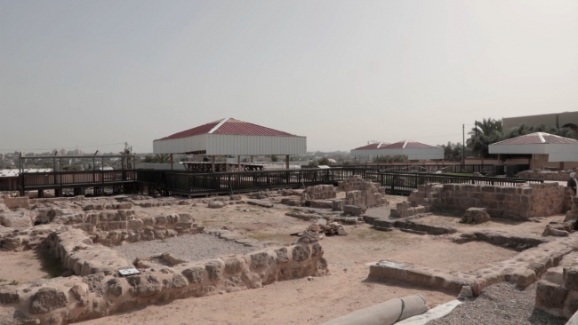 arkeolojik alanda Bronz çağına ait duvarlar ve sütunlar da ortaya çıkarıldı. Fotoğraf: TRT Arabi