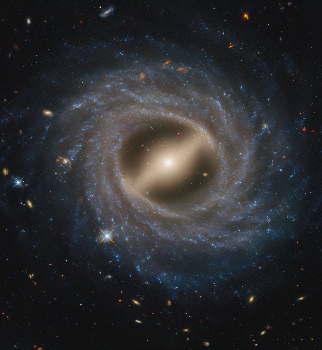 Hubble Uzay Teleskobu 35. yılında dört sürpriz fotoğraf paylaştı