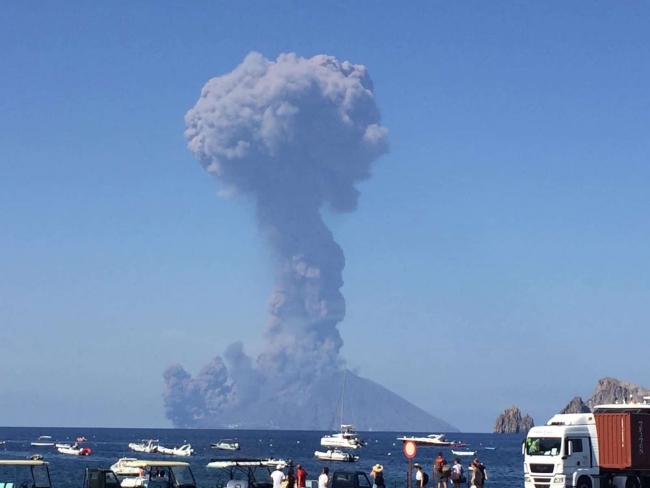 İtalya'daki Stromboli Yanardağı'nda patlama