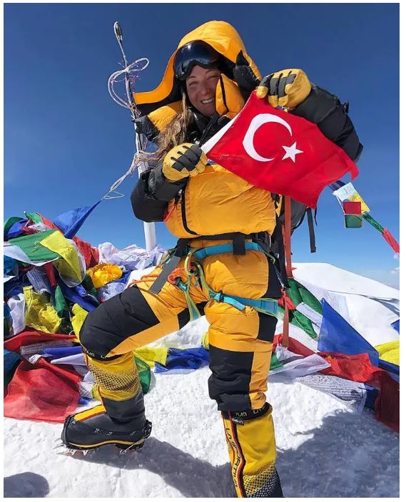 Türk dağcı Gülnur Tumbat "7 Kıta 7 Zirve" projesini tamamladı